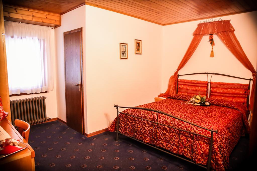 Villa Elena B&B Hotel San Martino Di Castrozza Exteriör bild