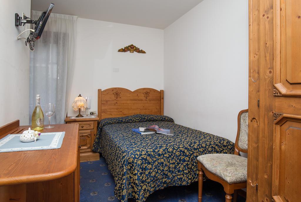 Villa Elena B&B Hotel San Martino Di Castrozza Exteriör bild